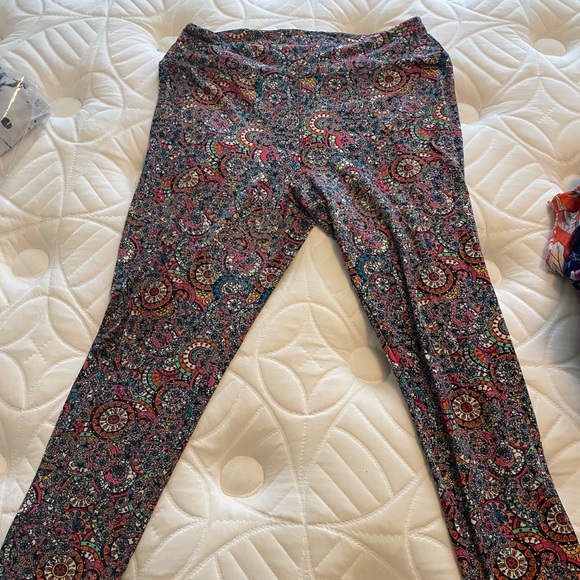 Lularoe TC Leggings - Picture 1 of 2